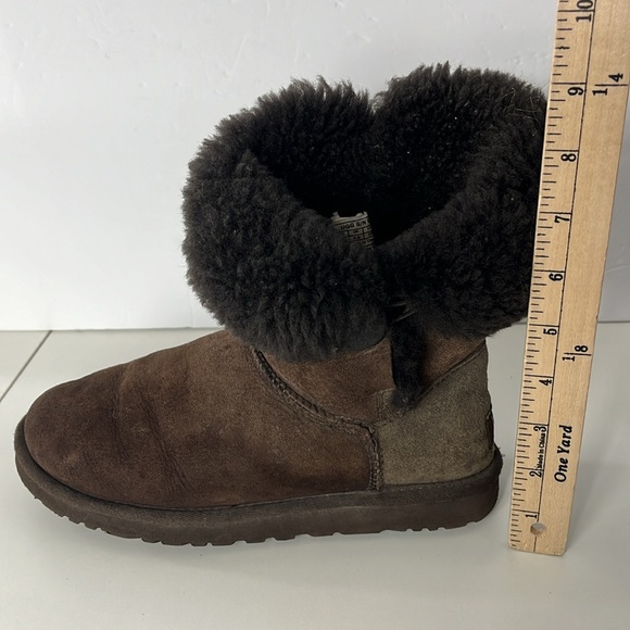 UGG Chocolate Brown Bailey Button Boot Size Women's 6 - Picture 8 of 8